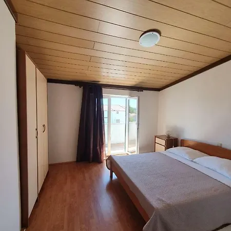Rab Luce Apartamento *